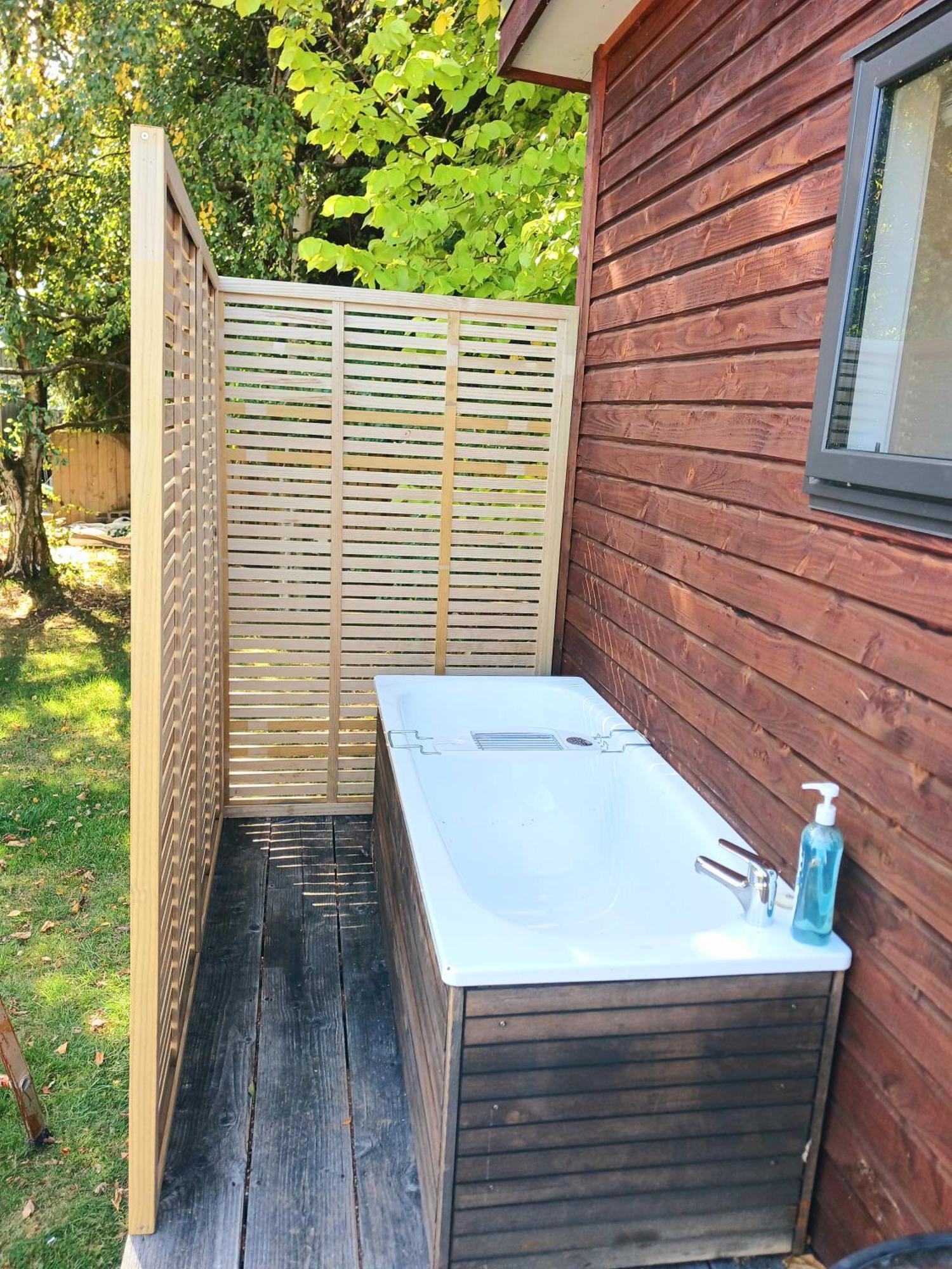 Lake Hawea Cabin With Mountain Views- Outdoor Bath! Extérieur photo